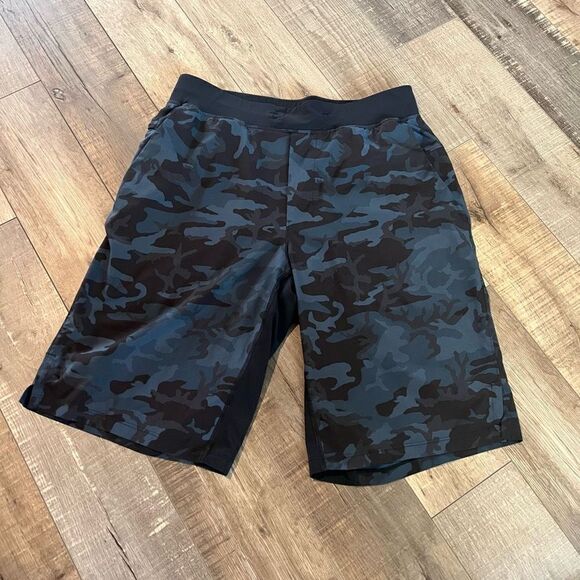 Lululemon T.H.E. Short *Linerless 11" camo size M - Picture 1 of 7